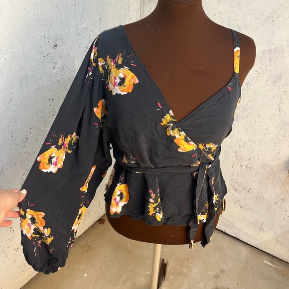 ALC 100% Silk Floral One Shoulder Floral Blouse Size 12 - Picture 3 of 10